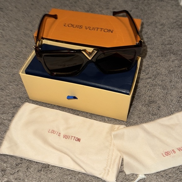 LOW START Louis Vuitton Sunglasses - Picture 7 of 13